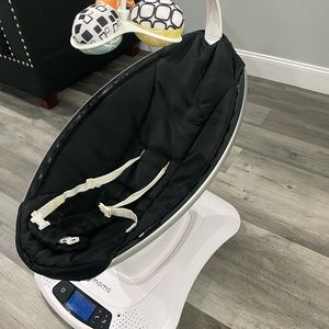 4moms mamaRoo 4 Multi-Motion Baby Swing, Bluetooth Baby Rocker, Black